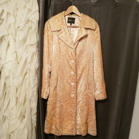 Beautiful cream coat/SOLD on other platform - Picture 1 of 4